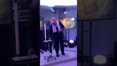 Свеча меняет цвет